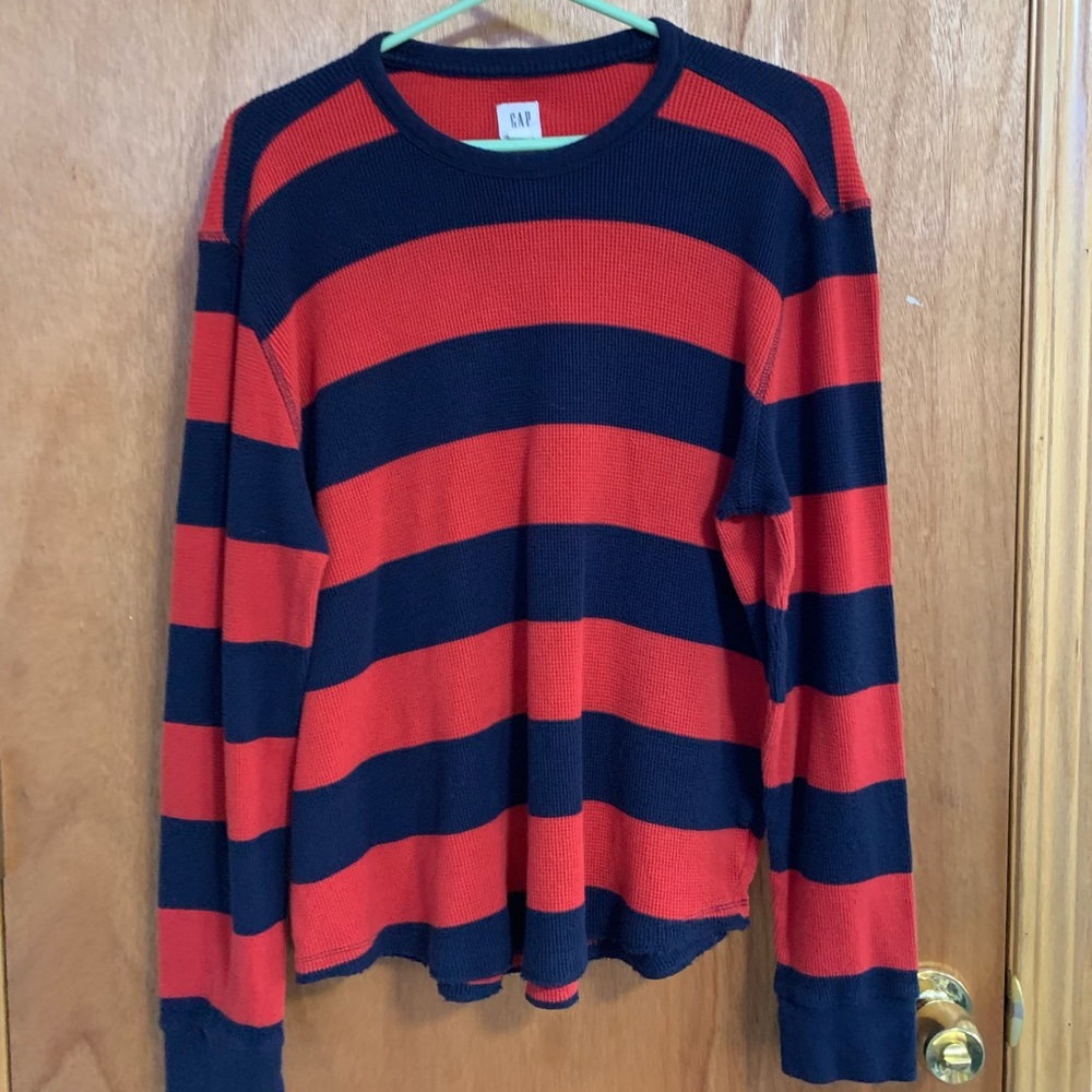 Red and blue gap crew neck